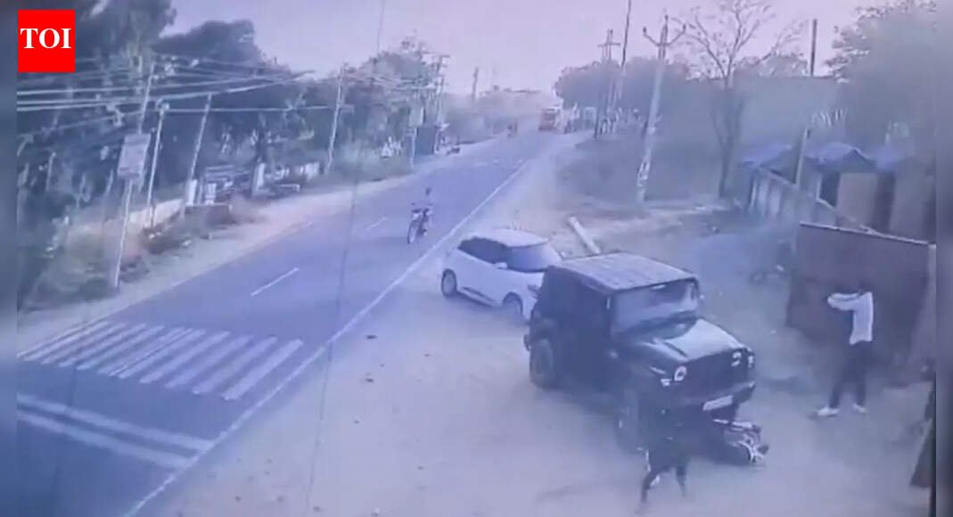 CCTV captures deadly gang war in Rajasthan; Thar, Swift cars ram motorcycle, attempt to run over people | Jaipur News