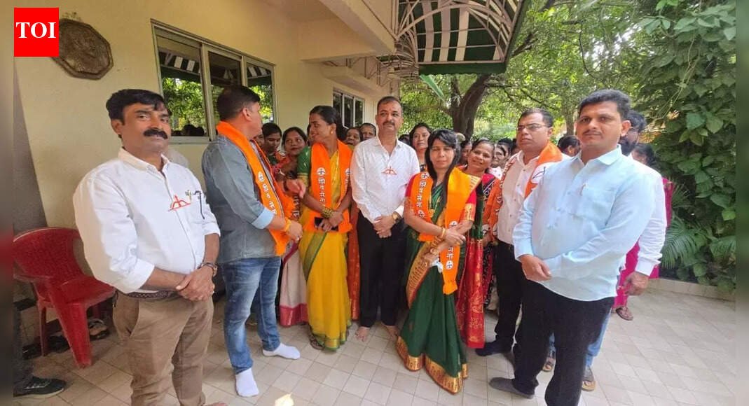 Shiv Sena strikes back at BJP in new round of poaching | Thane News