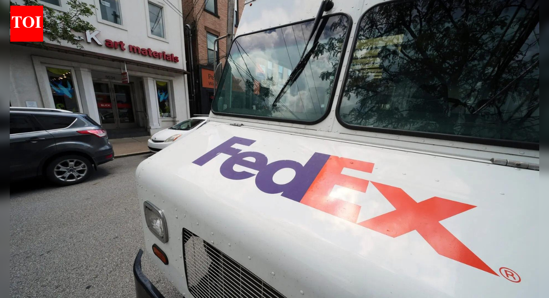 Thanksgiving 2025: Retailers Closed, Record Travel Forecast, and Black Friday Openings | Business