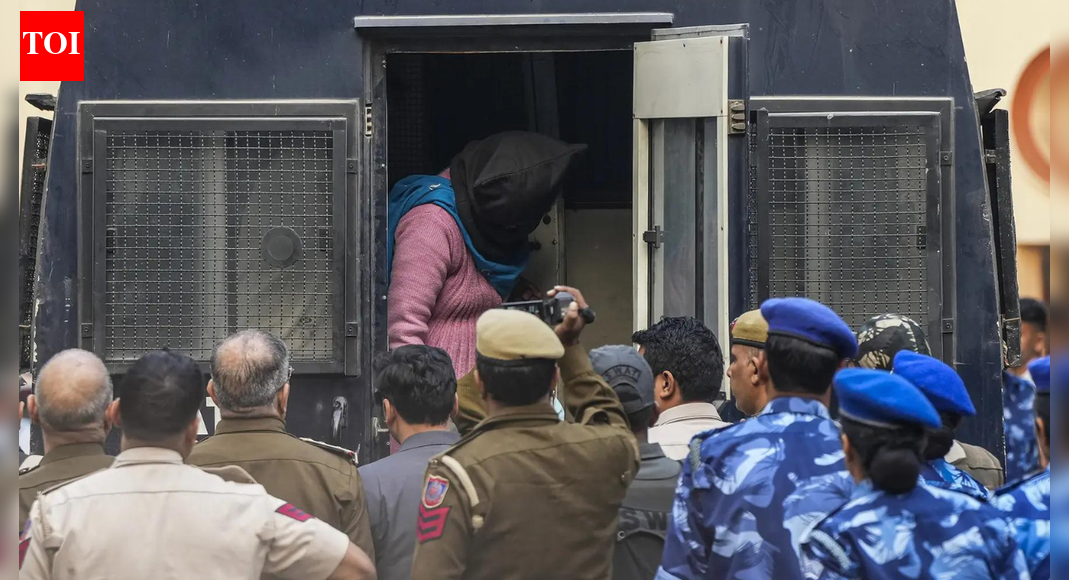 What's in room number 32? NIA finds Rs 18 lakh at Al-Falah University’s room of Dr Shaheen; probe intensifies into ‘white-collar terror’ module | Noida News