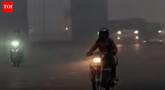 8.5°C in Bengaluru Urban dist? Cold wave and fog tighten their grip in festive season; holiday travel disrupted | Bengaluru News