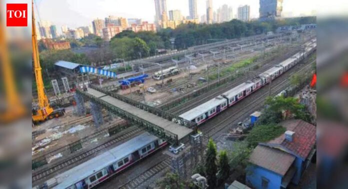 CR plans mega block for razing Elphinstone Road bridge in Mumbai over Jan 25 weekend | Mumbai News