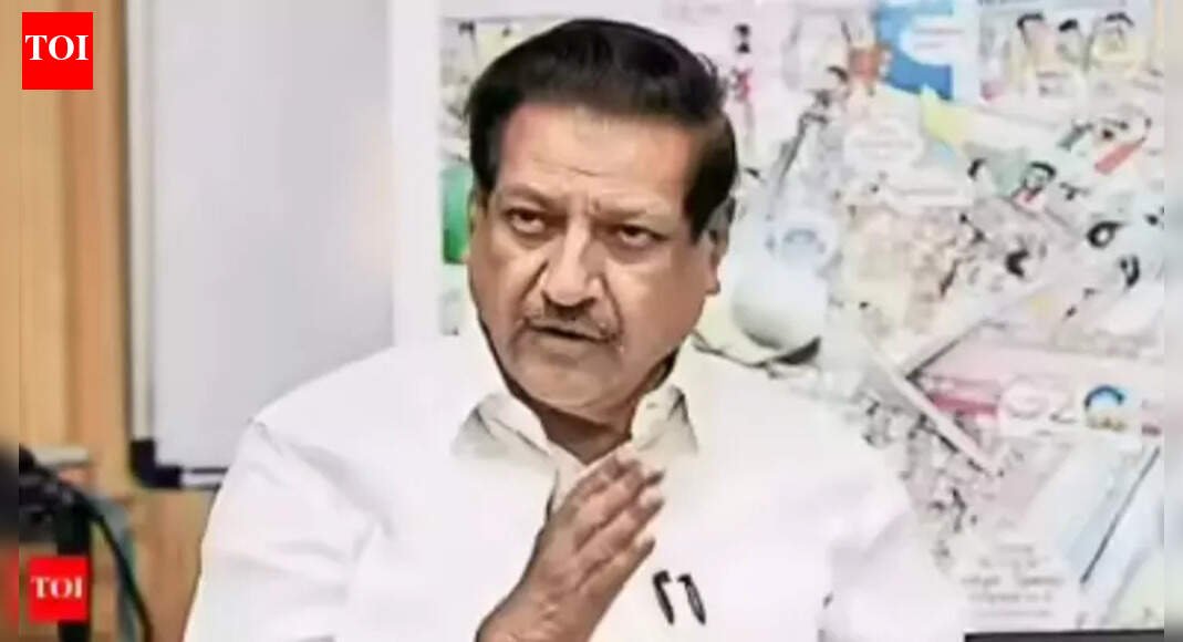 Congress failing to raise issues that concern common man: Chavan | Mumbai News