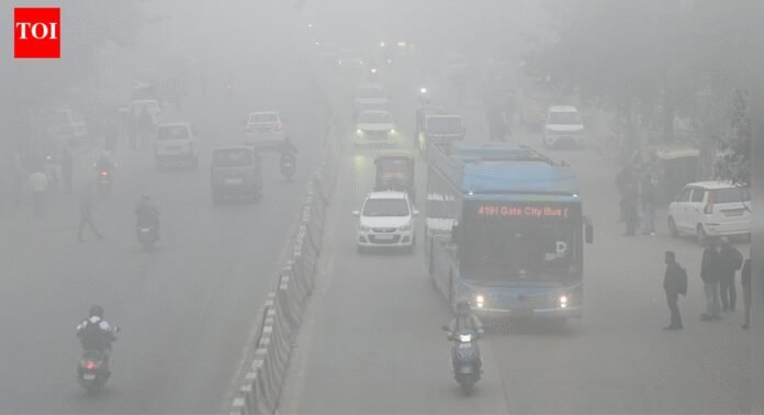 Delhi air pollution: At 390, city's AQI in ‘very poor’ category | Delhi News