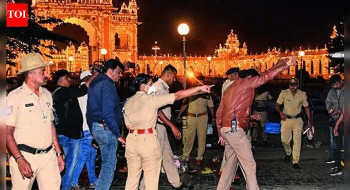 Helium cylinder blast: Balloon seller killed, 4 injured near Mysuru Palace; explosion heard 1 km away | Mysuru News