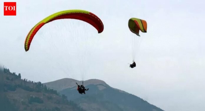 Himachal Pradesh: Paragliding pilot dies during takeoff at Bir Billing; tourist survives | Chandigarh News