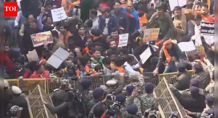 Hindu man killed in Bangladesh: Major showdown in Delhi; protesters break barricades, clash with cops | India News