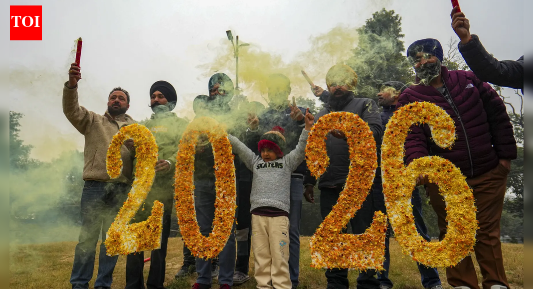 Joy, festivity, fireworks: India welcomes New Year 2026; President Murmu extends greetings | India News
