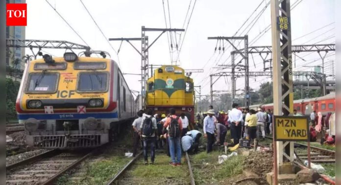 Maharashtra Badlapur station chaos: Angry passengers pull chain as thefts on Express train cause panic | Mumbai News