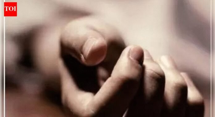 Man kills self in police booth over 'unlit lamp' | India News