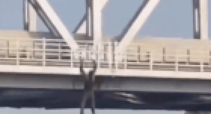 Man performs chin-ups hanging from railway bridge in UP's Hapur | Lucknow News