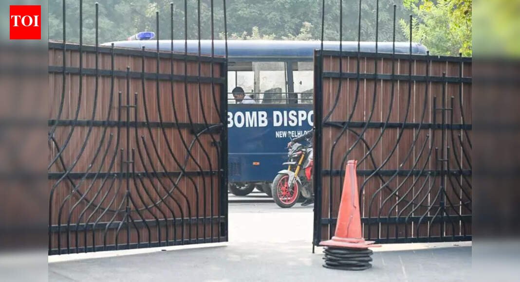 Mumbai bomb scare: Bombay HC, Esplanade & Bandra court evacuated after threat email | Mumbai News