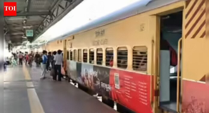 Mumbai suburban services: No megablock on Central, no day block on western railway | Mumbai News