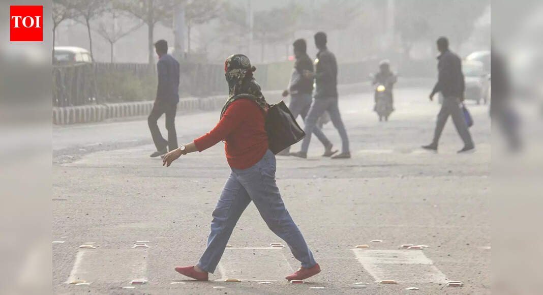 Mumbai weather: Sunny skies, comfortable temperatures; AQI remains poor | Mumbai News