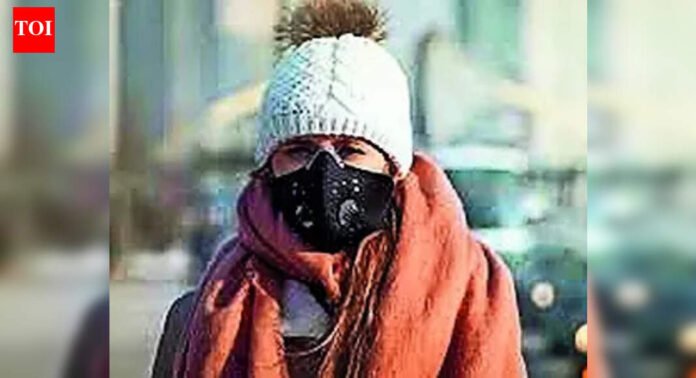 Mumbai weather today: Sunny skies, mild temperatures, lingering poor air quality advisory | Mumbai News