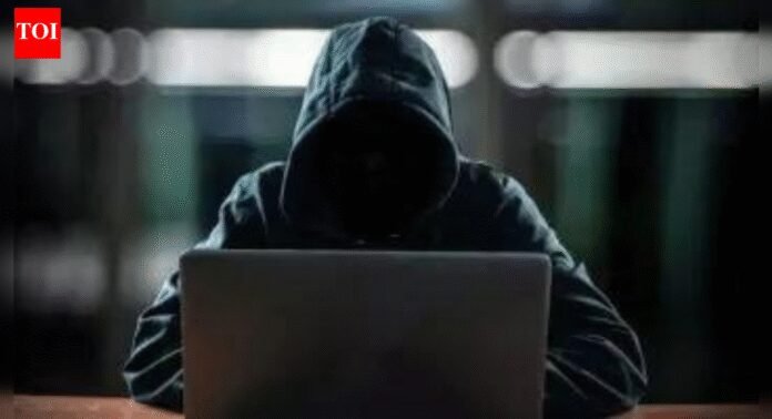 Mumbai's retired banker duped of Rs 1.35 crore in a investment scam | Mumbai News