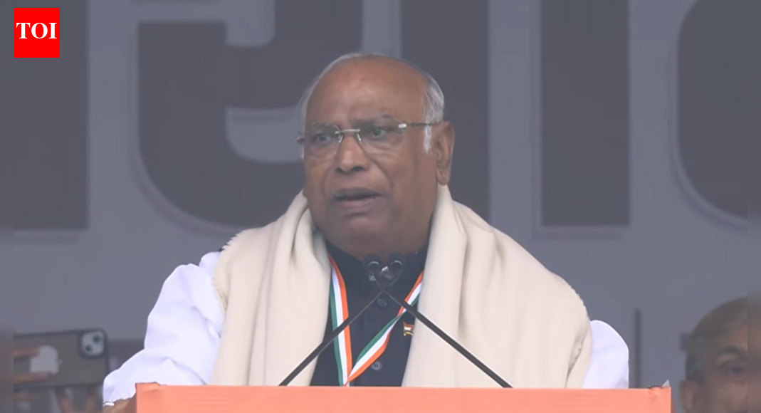 'Our fight is against RSS, BJP; against gaddars indulging in vote chori': Kharge at Congress rally | India News