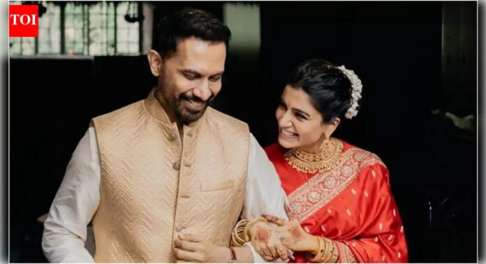 Samantha Ruth Prabhu WEDS 'The Family Man' director Raj Nidimoru in intimate ceremony at Isha Yoga Centre; actress shares PICS | Hindi Movie News