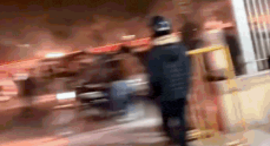 Security guards smash Mercedes with sticks, batons in Gurgaon | Gurgaon News