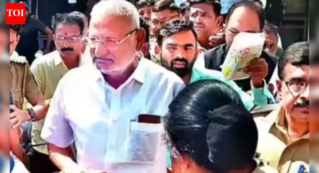 Sessions court confirms 2 years' jail for Maharashtra minister, brother | India News