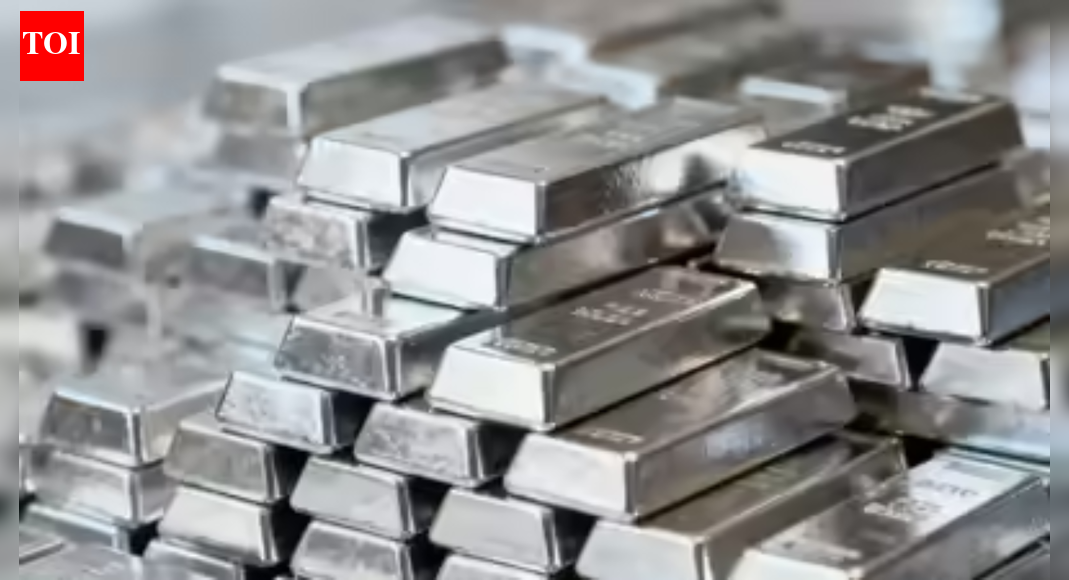 Silver prices at new high of over Rs 1.9L/kg