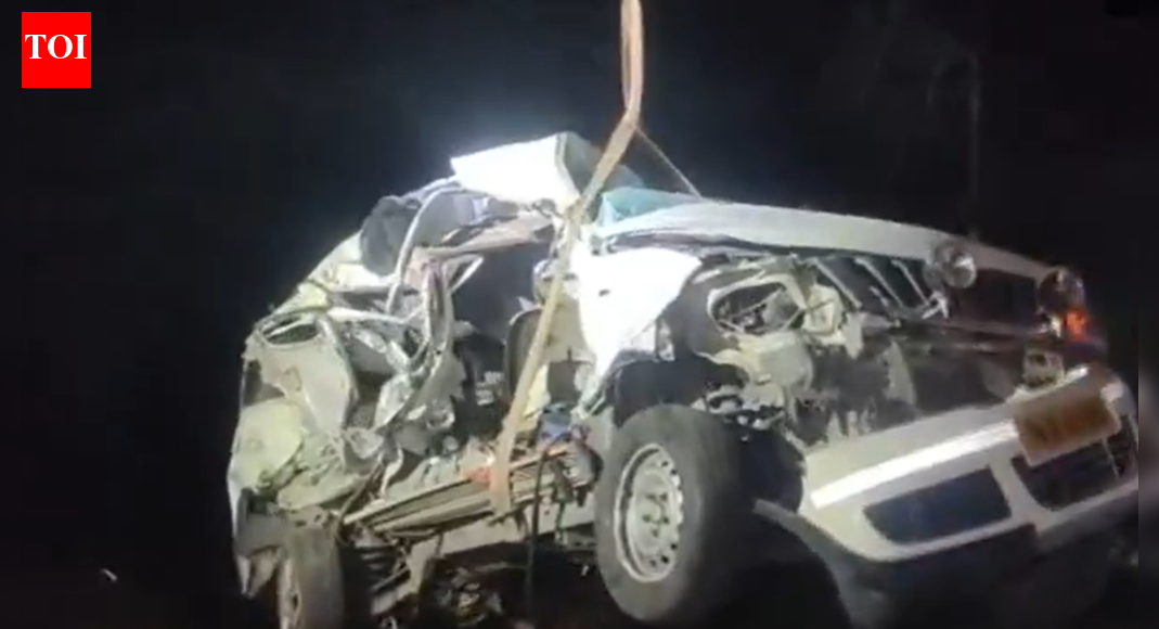 Tamil Nadu highway crash: 9 dead, 10 injured as Chennai-bound bus rams 2 cars | Chennai News