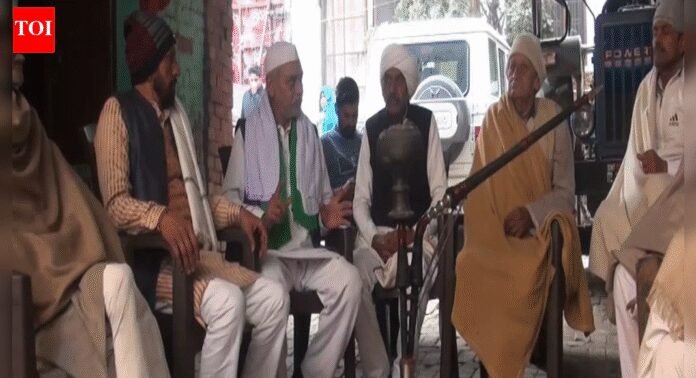 'Western influence': UP khap panchayat bans smartphones, half-pants for boys, girls; issues new guidelines for weddings | Meerut News