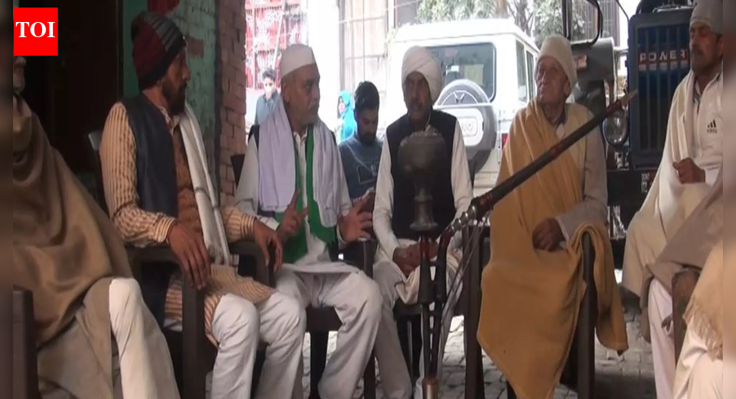 'Western influence': UP khap panchayat bans smartphones, half-pants for boys, girls; issues new guidelines for weddings | Meerut News