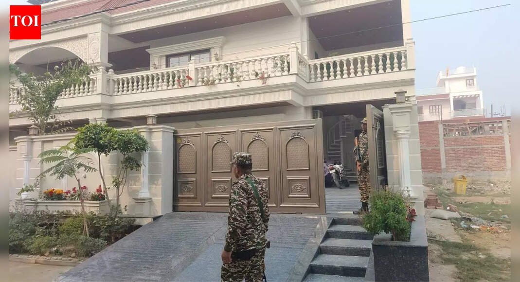 'Yeh constable ka ghar hai?: Dismissed UP cop’s bungalow in posh Lucknow locality sparks outrage; earned Rs 40,000 a month | Lucknow News