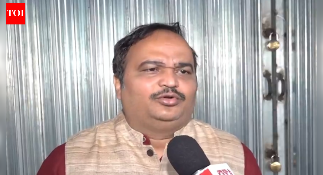 ‘Will pierce them with arrows’: UBT’s Anand Dubey hails Thackeray reunion; issues 'Congress-mukt Mumbai' warning | Mumbai News