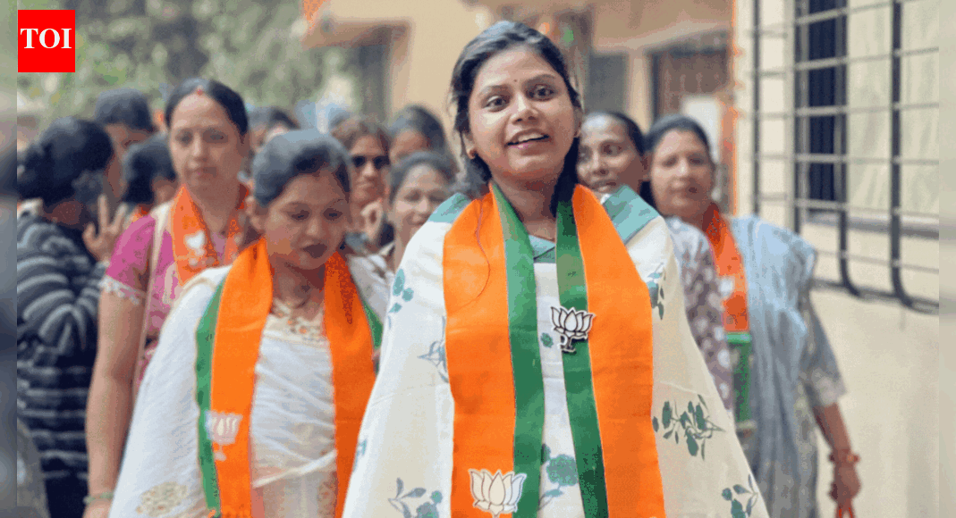 9 months pregnant, BJP candidate Namita Pawar hits the streets to campaign in Nalasopara West | Mumbai News