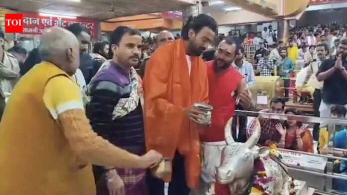 After India head coach Gautam Gambhir, KL Rahul visits Mahakaleshwar Temple to seek Lord Shiva’s blessings - Watch | Cricket News