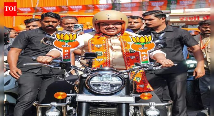 BMC polls 'Marathi is my language, Hindutva our aatma': Devendra Fadnavis slams UBT–MNS; CM predicts Mahayuti sweep | Mumbai News