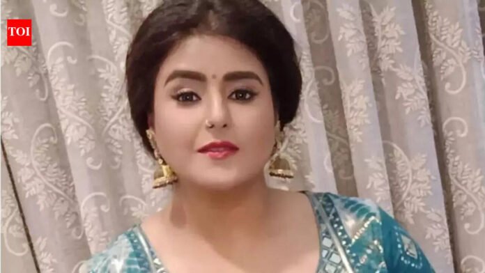 Bhojpuri actress Akanksha Awasthi, husband booked for cheating Mumbai businessman of Rs 11.5 crore | Mumbai News