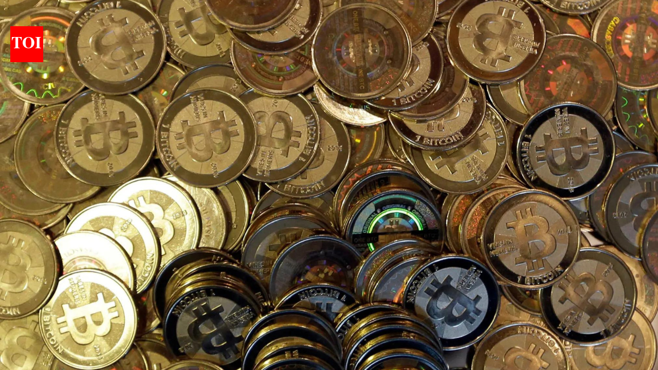 Big blow to cryptocurrencies! Bitcoin slips to $92,000 after Trump tariff threat; Ether & Solana also slide