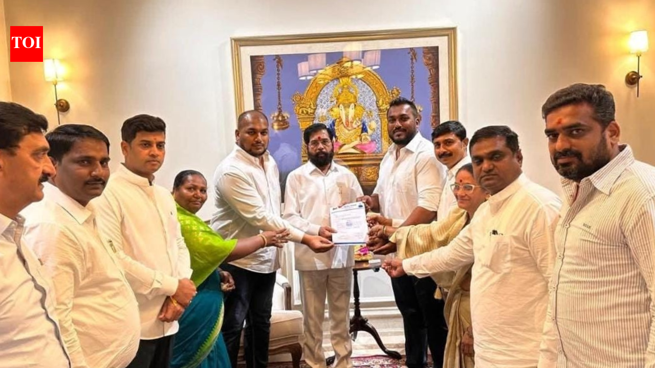 Big twist in Ulhasnagar civic body: 2 VBA councillors back Shiv Sena; BJP loses edge despite being sing | Thane News
