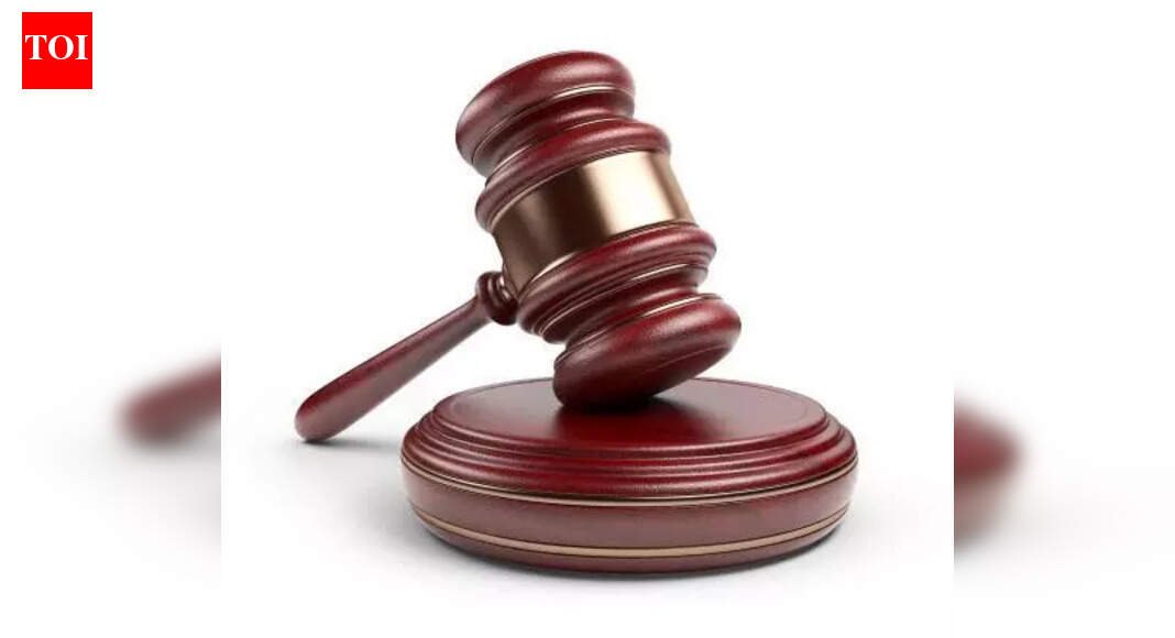 Caretaker has no ownership rights: Court evicts gardner's kin from Madh Island bungalow | Mumbai News