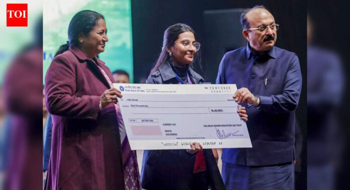 Delhi CM distributes Rs 25.25 crore scholarships to 1,709 students | India News