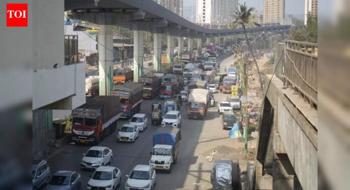 Maharashtra: 4 land in hospital after wrong-side driving triggers 14-vehicle pile-up on Ghodbunder Road | Mumbai News