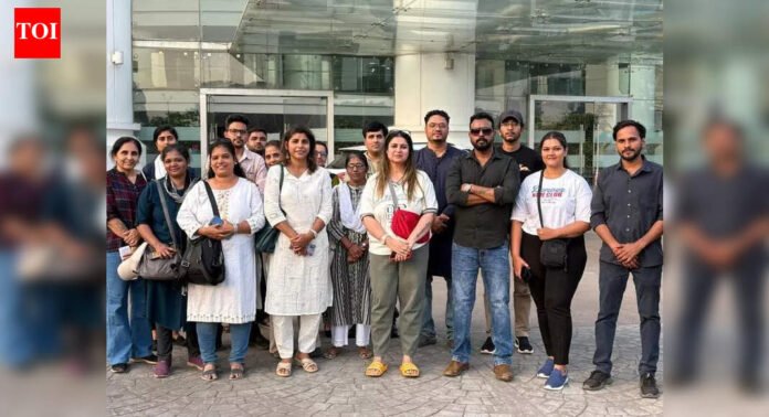Navi Mumbai: Over 40 animal rights activists visit NMMC chief over stray dog issue | Mumbai News
