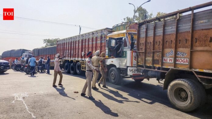 Trucks carrying loose loads to be hard topped; govt to notify rule soon | India News