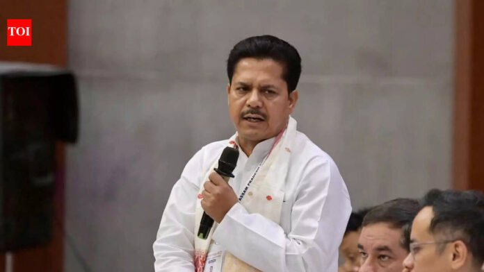 Assam Cong neta 'quits'; Gandhis as well as Himanta try to woo him | India News