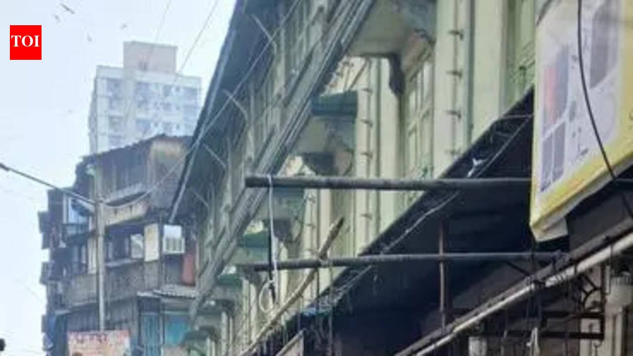 BMC carries out anti-encroachment drive on Mohammed Ali Road and Ibrahim Merchant Road in Mumbai | Mumbai News
