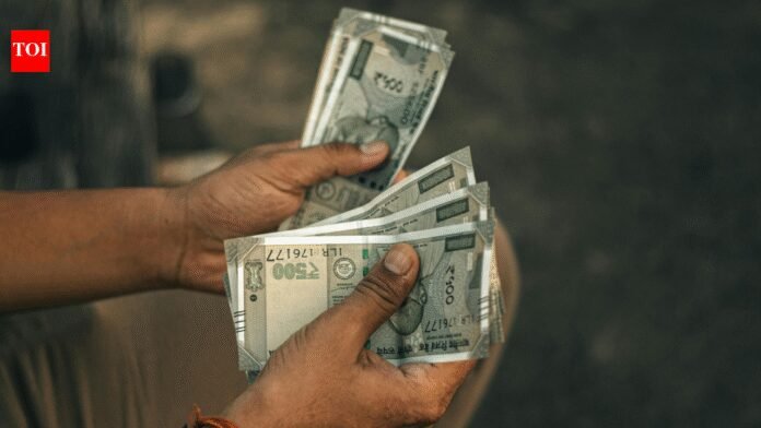 Cash in circulation rises 11% to record Rs 40 lakh crore