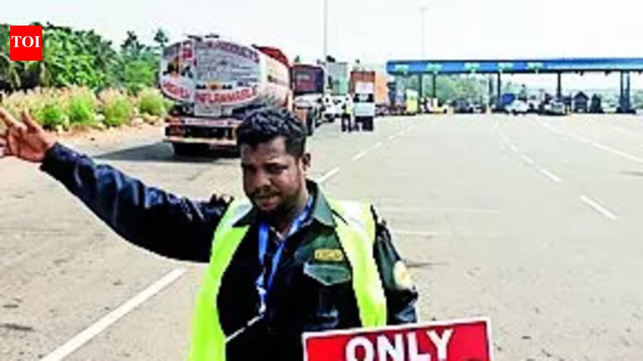 Cash transactions at NH fee plazas may end from April 1