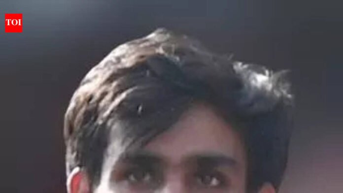 DU sets up probe after complaint alleges Dusu president’s security personnel brandished gun during scuffle over mess coupon | Delhi News