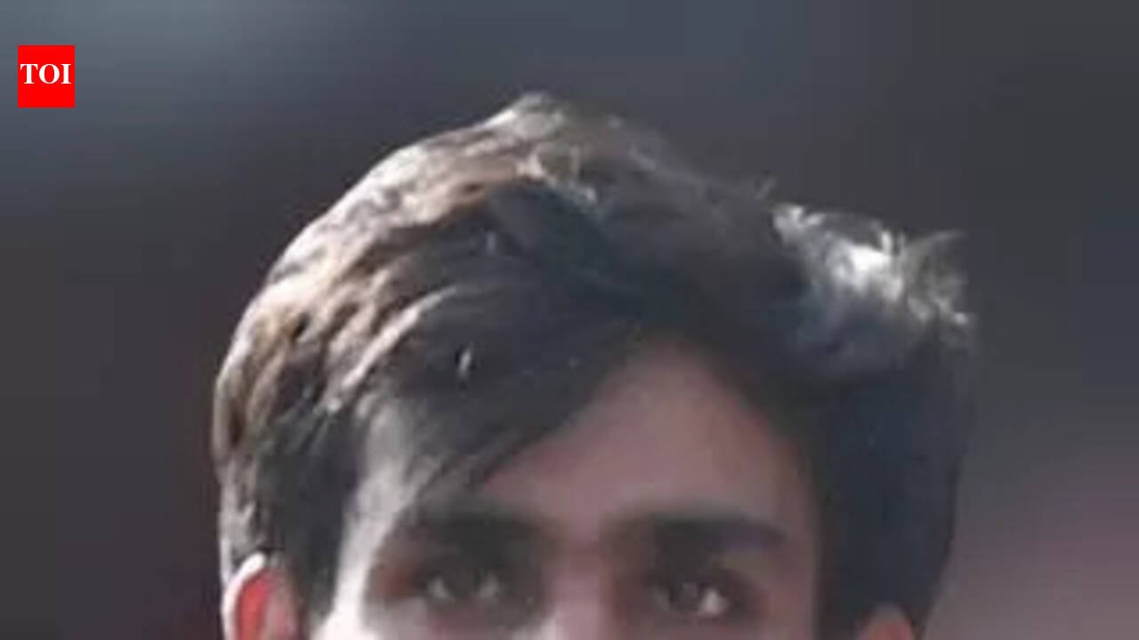 DU sets up probe after complaint alleges Dusu president’s security personnel brandished gun during scuffle over mess coupon | Delhi News