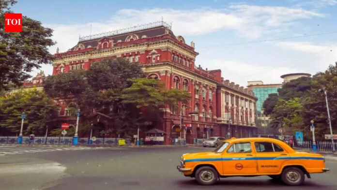 Earthquake jolts Kolkata, panic among residents | Kolkata News