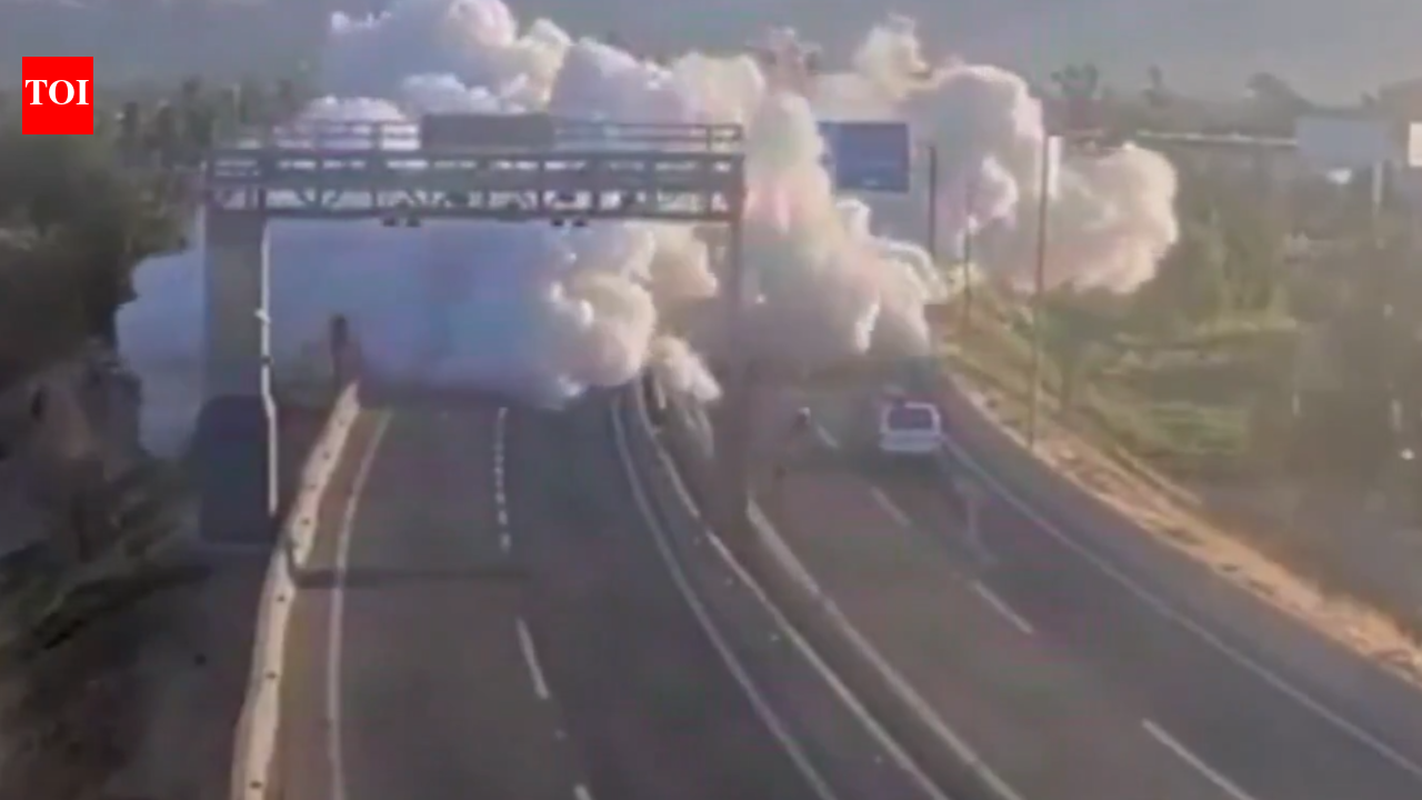 Footage shows highway swallowed by gas cloud after Chile truck explosion — watch