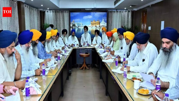 Granthi levels graft charges against SGPC leadership | India News